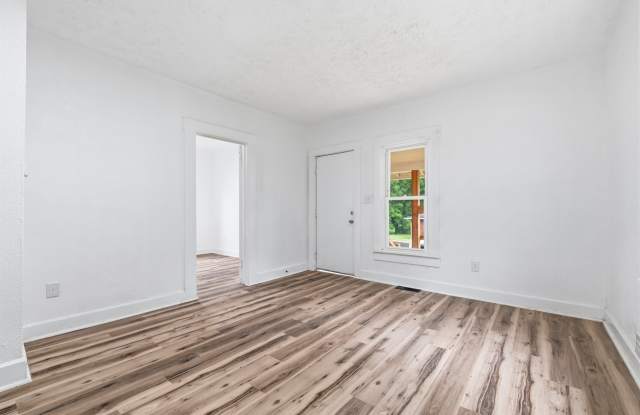 909 Indiana Avenue Gallery 3