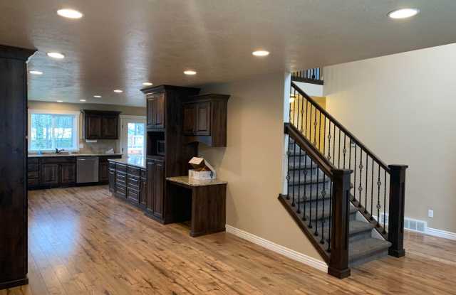 Beautiful 5 Bed/3.5 bath in Bountiful! Gallery 4