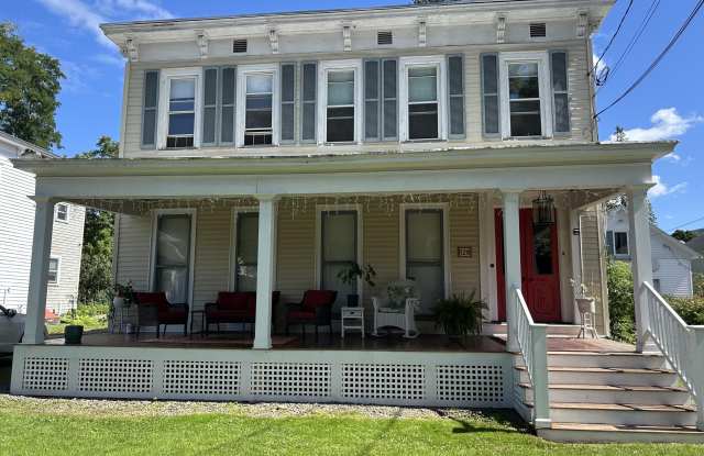 128 Wells Avenue Gallery 1