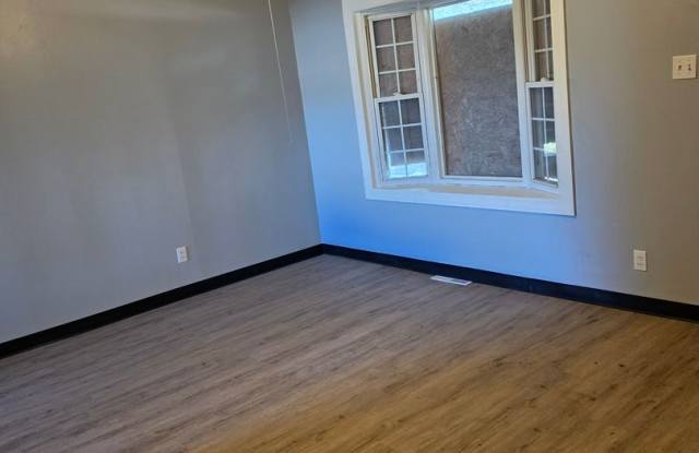 NOW AVAILABLE FOR RENT! 4 BEDROOM HOUSE! Gallery 4