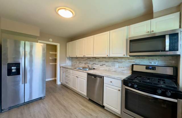 Inviting 3 Bedroom Townhome just off Perring Pkwy in Baltimore! - 1626 Hartsdale Road, Baltimore, MD 21239