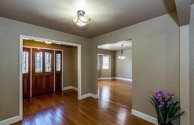 2541 Grapewood Way Gallery 3