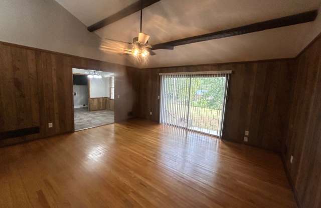 Southeast Columbia. Nice Single Family Home. $200 Off First Month's Rent Move In Special Gallery 4