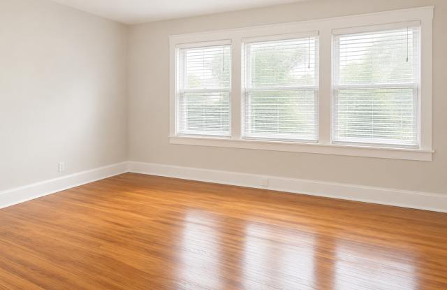 Discover classic charm and modern comfort at 4040 Ruckle! Gallery 4