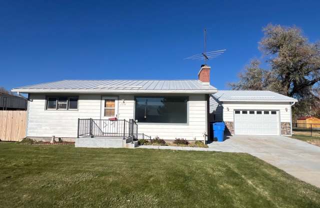 Large Park Like Yard! Three Bedroom One Bathroom Home with Single car oversized garage. photos photos
