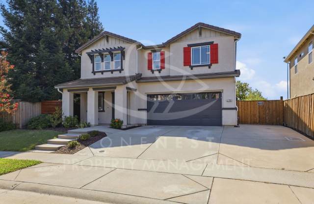 One of a kind, HUGE yard, Perfect West Roseville Home Gallery 4