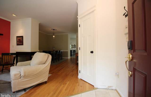 1505 N COLONIAL TERRACE Gallery 4