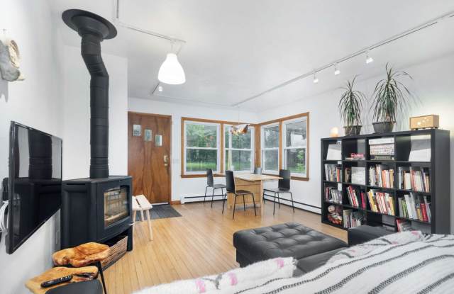 3 BR eastside single family home. Fenced in yard. Fully furnished. Flexible leases. photos photos 3 BR eastside single family home. Fenced in yard. Fully furnished. Flexible leases. photos photos