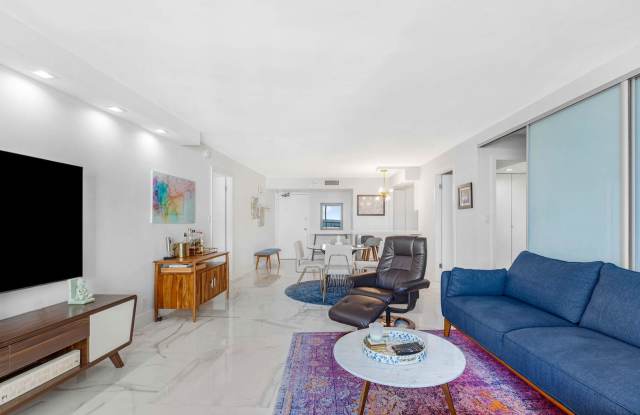 6039 Collins Avenue Gallery 3
