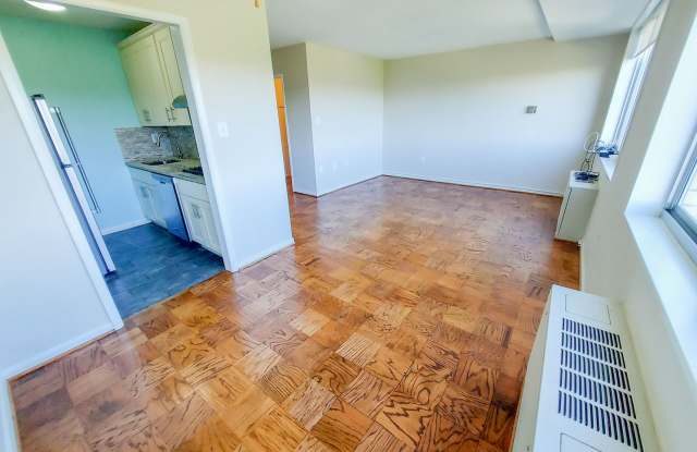 Lovely Studio Apt. in desirable location. Includes reserved Parking! photos photos Lovely Studio Apt. in desirable location. Includes reserved Parking! photos photos