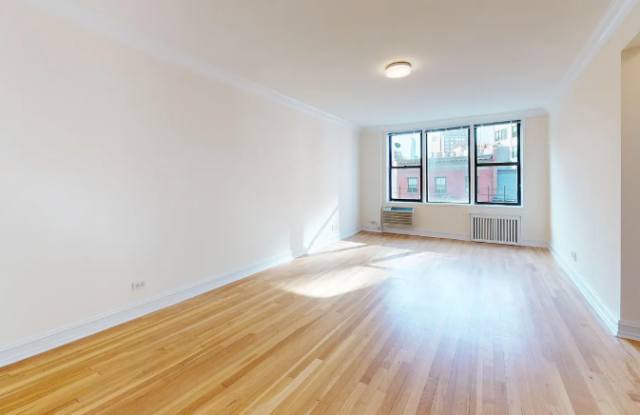 315 W 15th St Gallery 4