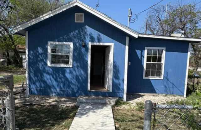 Room in 2 Bedroom Home at Rounds St photos photos