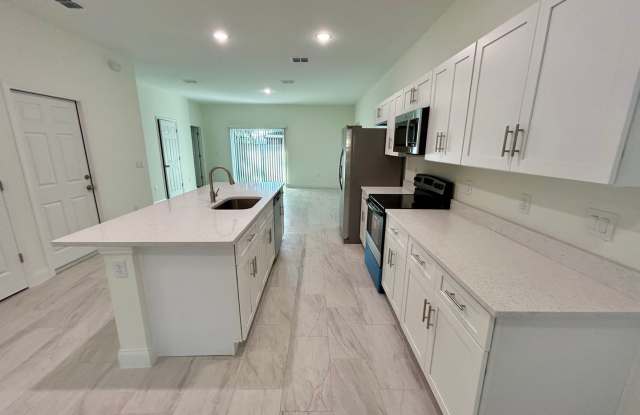 Brand-New 4-Bedroom Home with Modern Finishes and Convenient Orlando Access Gallery 4