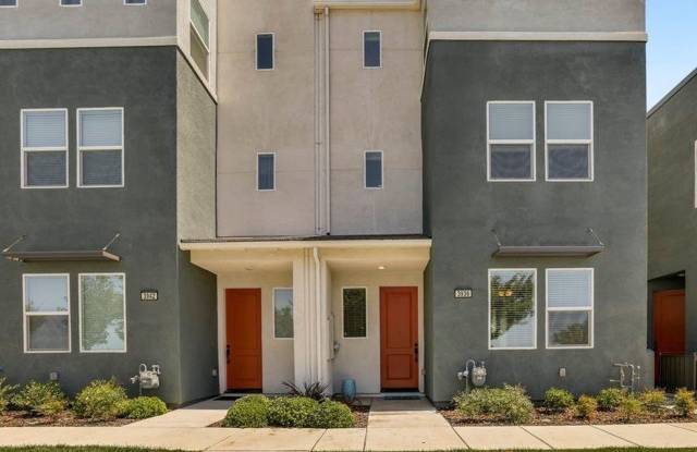 Clean 3 Bedroom 3 Bathroom Sacramento Townhome for Lease. photos photos Clean 3 Bedroom 3 Bathroom Sacramento Townhome for Lease. photos photos