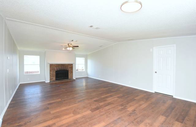 Charming mobile home in the welcoming Roy Harris Loop. Gallery 3