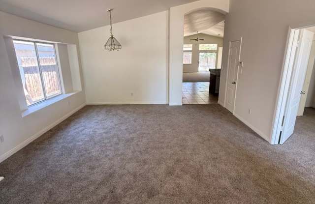 Spacious 3-Bedroom, 2-Bathroom Home in Desirable Northwest Bakersfield Gallery 3