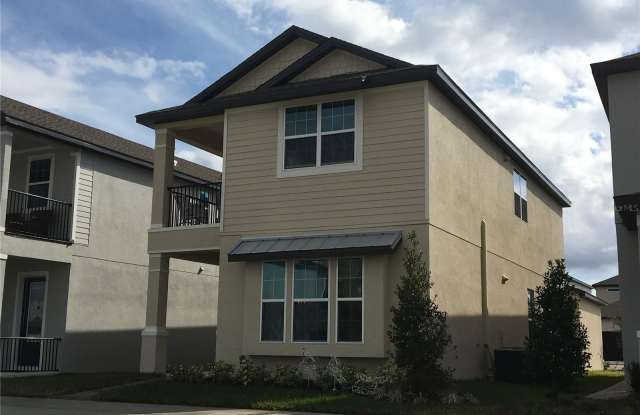 1769 WHITE FEATHER LOOP Gallery 2