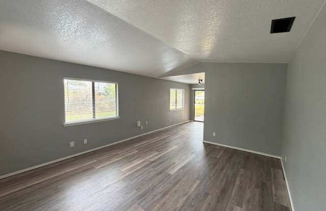 3 Bed 2 Bath Home Gallery 4