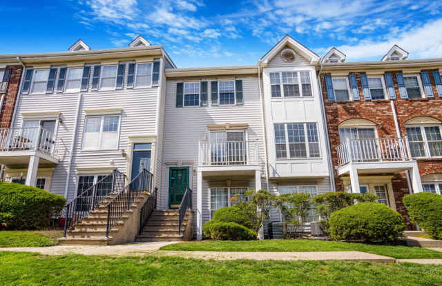 Spacious Newly Rennovated 2 Bedroom House with 2.5 Bath photos photos