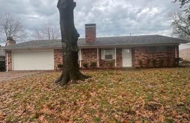124 Poinsetta Circle - 124 Poinsettia Circle, Terrell, TX 75160