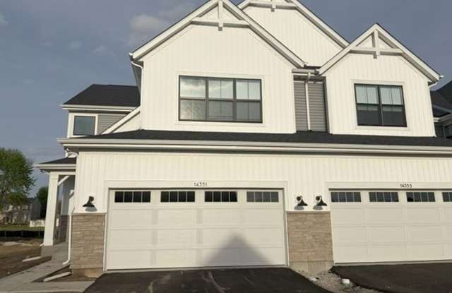 Spacious 3BR Townhome in Plainfield photos photos