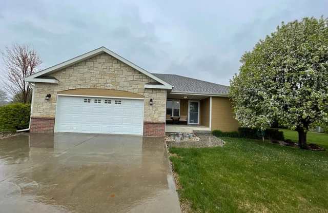 Executive 4 Bedroom / 3 Bath | 2,640 Sq Ft | Finished Basement | Stunning Home in a Quiet Neighborhood Gallery 3