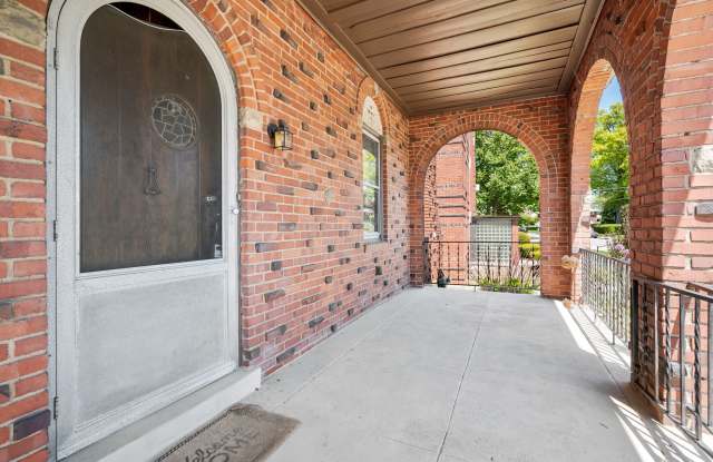 Spacious 4 Bed/2 Bath Home in Brentwood - Original Charm, Off-Street Parking - Available October! Gallery 4