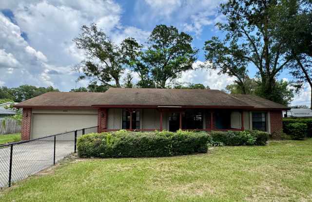 FRESHLY PAINTED + ALL NEW FLOORING! 3/2 Sorrento Home with NO HOA! - 30944 Deal Drive, Mount Plymouth, FL 32776