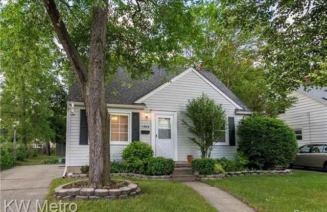 1586 W SARATOGA Street - 1586 West Saratoga Street, Ferndale, MI 48220