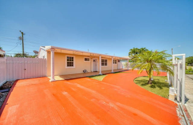 3440 NW 87th Ter photos photos