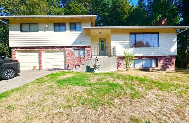 Charming Split-Level Fully Furnished Home 3 Beds 2.5 Baths in Lake Oswego! photos photos