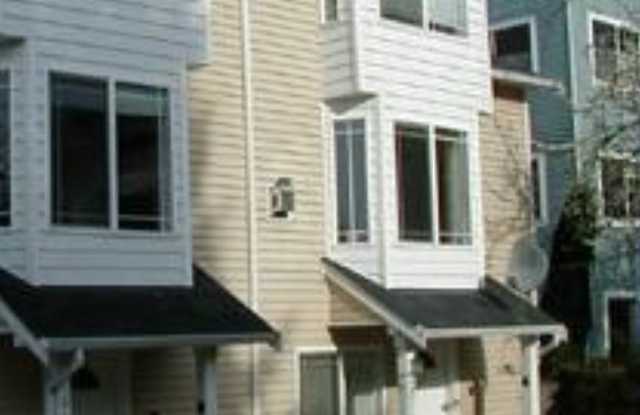 Spacious 2-Bed Townhouse in Seattle’s Greenwood / Phinney Area - 8712 Phinney Avenue North, Seattle, WA 98103