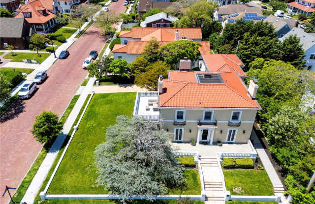 159 Magnolia Boulevard Gallery 3