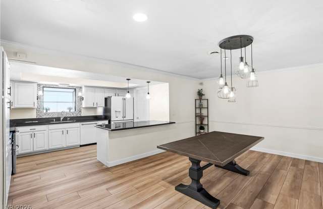 3689 N Rosecrest Circle Gallery 4
