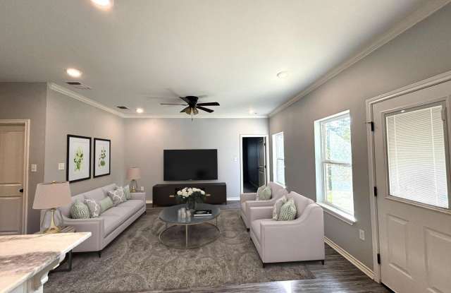 196 Twisted Oaks Gallery 2