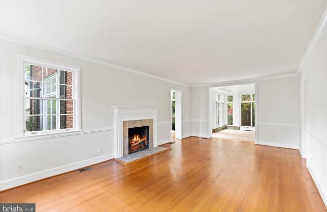 4530 DEXTER Street NW Gallery 3