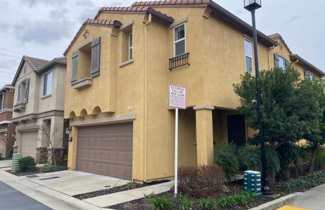 1813 Camino Real Way Gallery 2