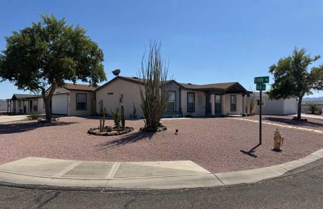 Spacious 3BD/2BA Home on Double Lot with Garage  Community Amenities in Fort Mohave, AZ photos photos
