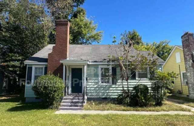 956 Maple Dr Gallery 1