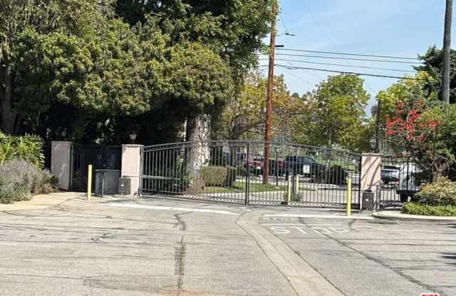 245 South Barrington Avenue - 245 South Barrington Avenue, Los Angeles, CA 90049