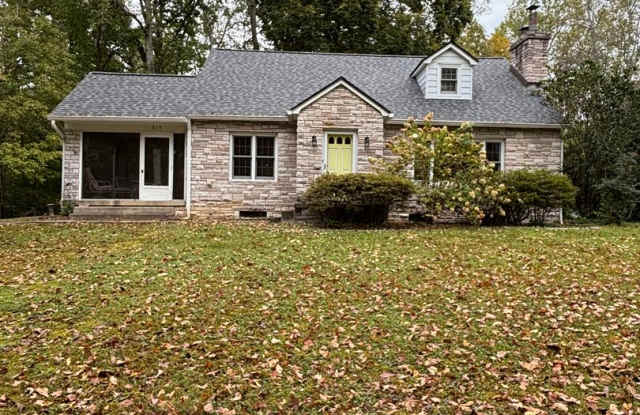 Timeless 3-Bedroom Cottage on Expansive Lot in Colonial Village photos photos
