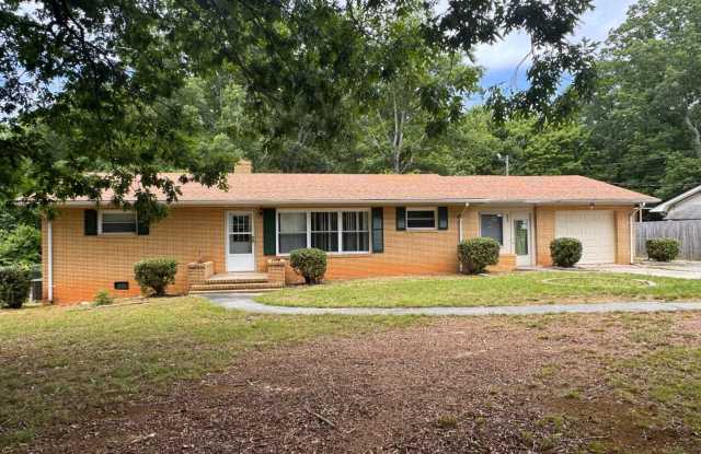 2 BED, 2 BATH BRICK HOME LOCATED IN ASHEBORO! photos photos