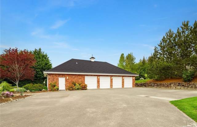 Spacious 1 bedroom, .75 bathroom MIL apartment ALL UTILITIES INCLUDED photos photos