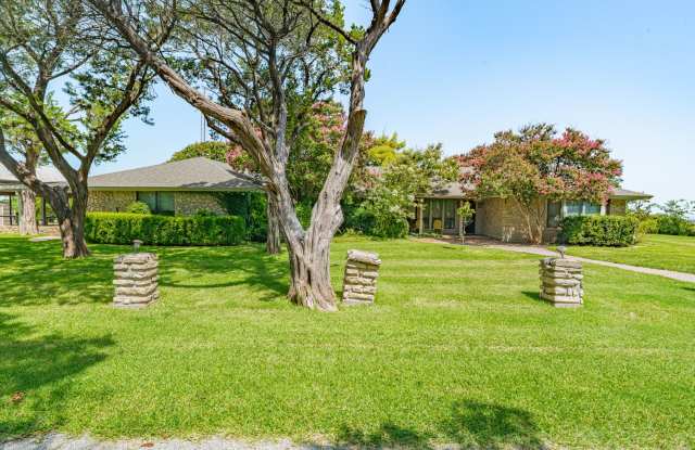 Beautiful large country home with amazing views 70 Miles from downtown Ft Worth,14 miles to Stephenville, 33 miles to Granbury photos photos