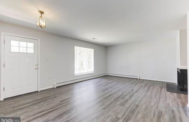 104 W AMHURST PL Gallery 4