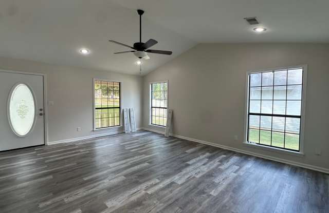 Newly Remodeled 3-Bedroom/2-Bath Home in Convenient Location Gallery 4