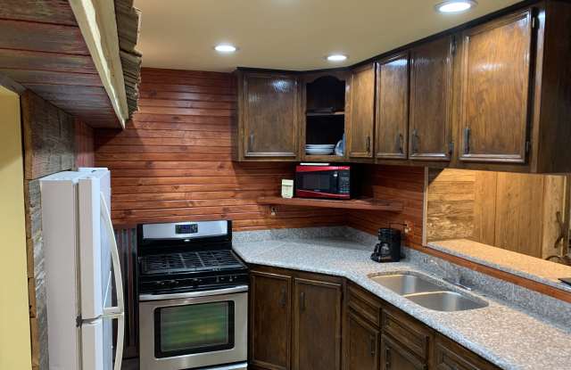 139 Meadows Ln Gallery 2