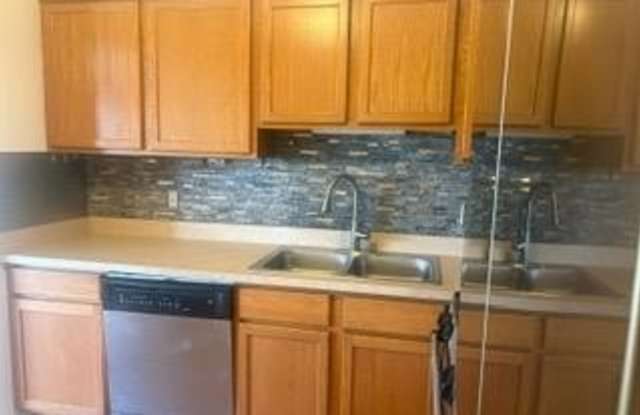 433 Fox Hills Drive S Gallery 4