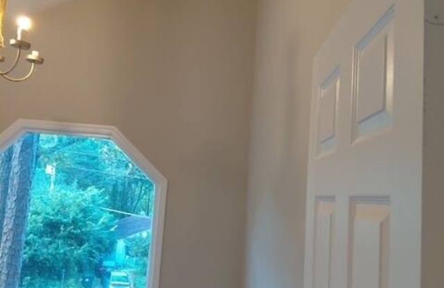 257 Castleair Drive NE Gallery 3