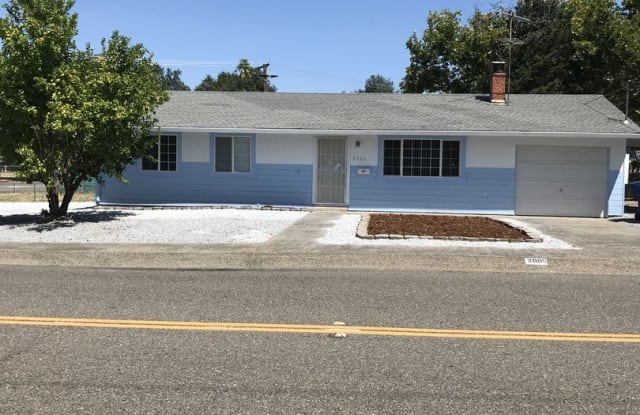 2005 Athens Ave - 2005 Athens Avenue, Redding, CA 96001